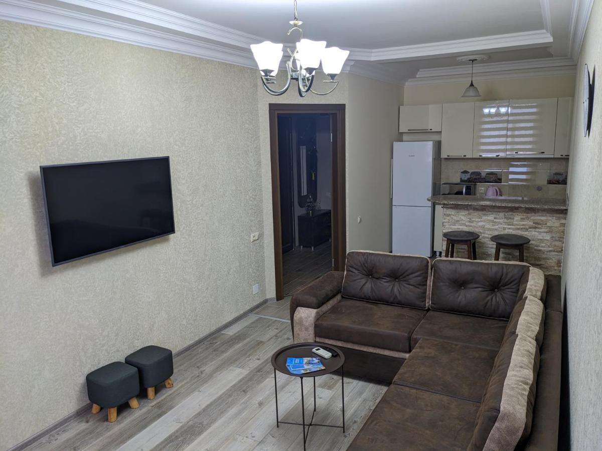 Berapartment With Mountain View Batoumi Extérieur photo
